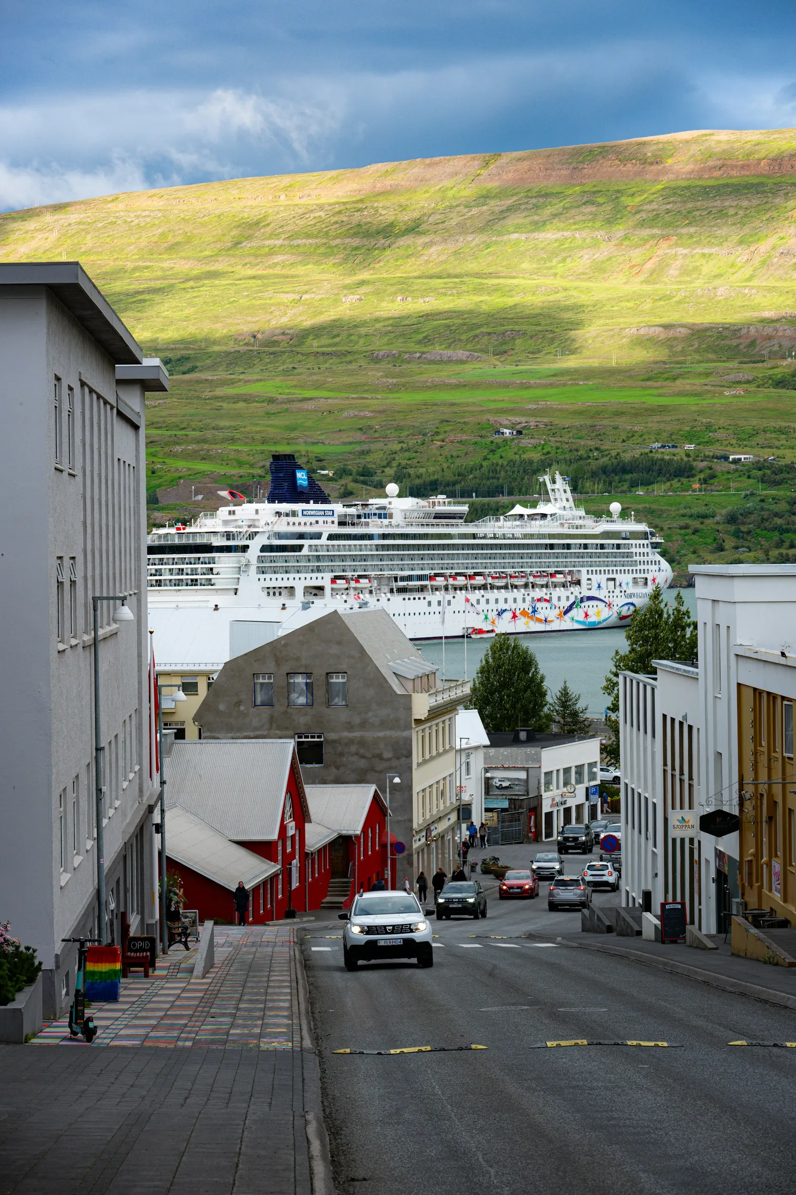 Traveling to Reykjavik by Cruise Ship: 12-Hour Guide